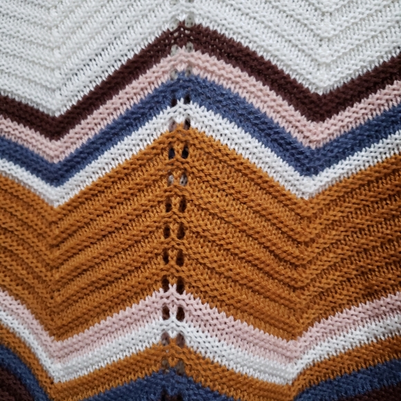 NWT Chevron Sweater - Picture 4 of 13